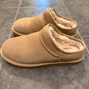 UGG® Classic Slipper (Women) Size 10